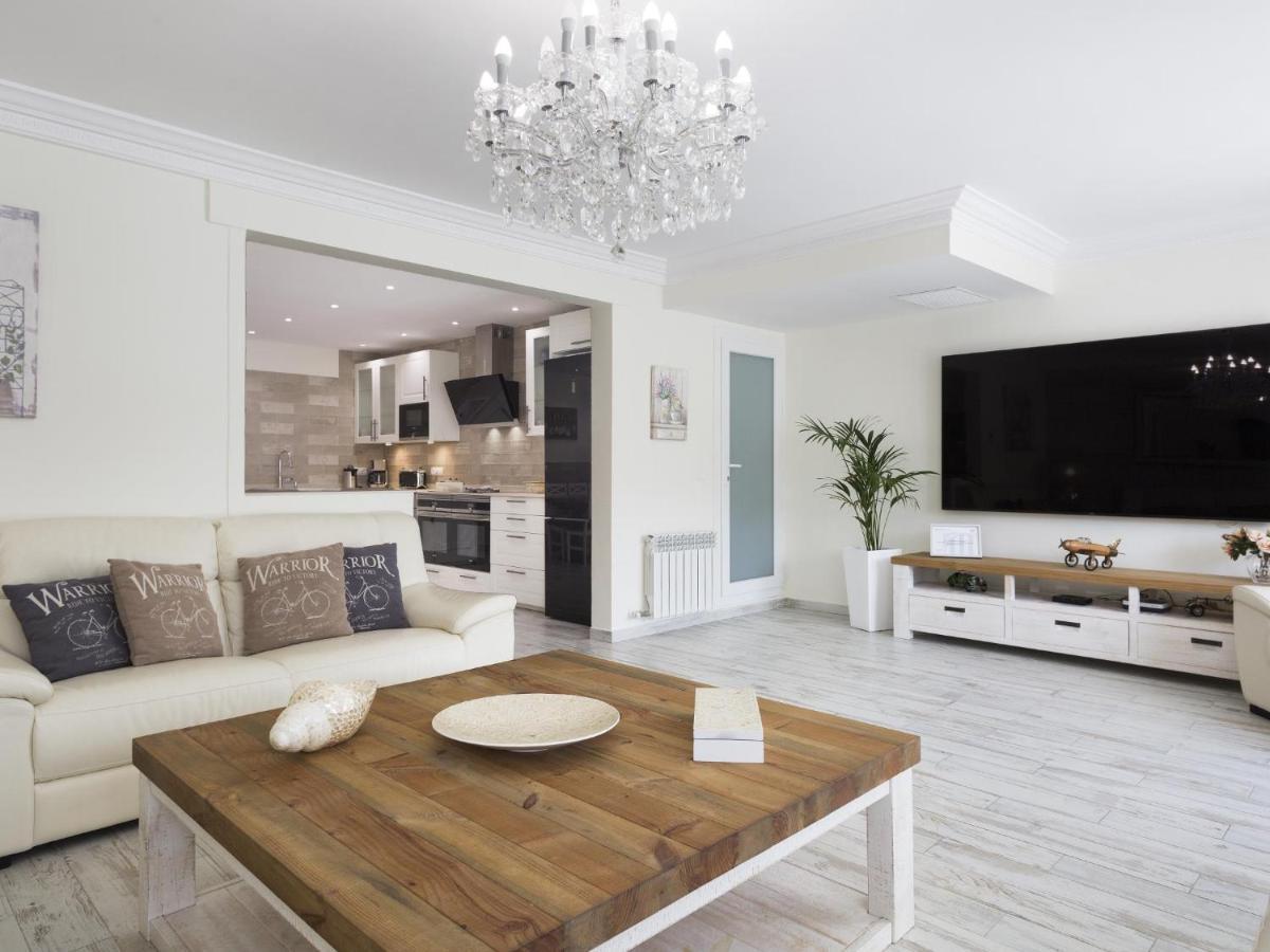 Sitges Spaces Mediterranean Apartments 4 Bedroom, 4 Bathroom, Huge Terrace, Jacuzzi- Sleeps 9 ภายนอก รูปภาพ