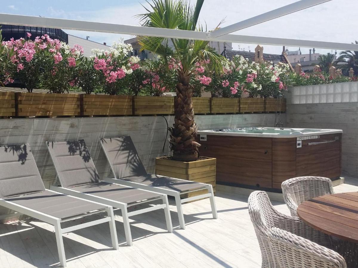 Sitges Spaces Mediterranean Apartments 4 Bedroom, 4 Bathroom, Huge Terrace, Jacuzzi- Sleeps 9 ภายนอก รูปภาพ