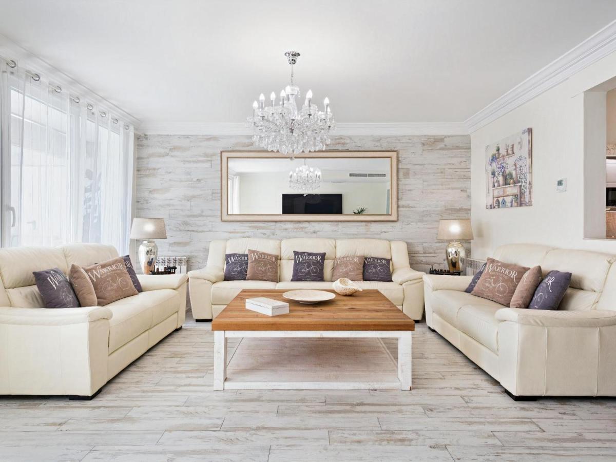 Sitges Spaces Mediterranean Apartments 4 Bedroom, 4 Bathroom, Huge Terrace, Jacuzzi- Sleeps 9 ภายนอก รูปภาพ