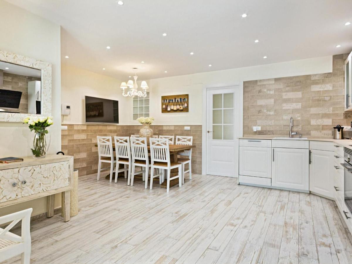 Sitges Spaces Mediterranean Apartments 4 Bedroom, 4 Bathroom, Huge Terrace, Jacuzzi- Sleeps 9 ภายนอก รูปภาพ